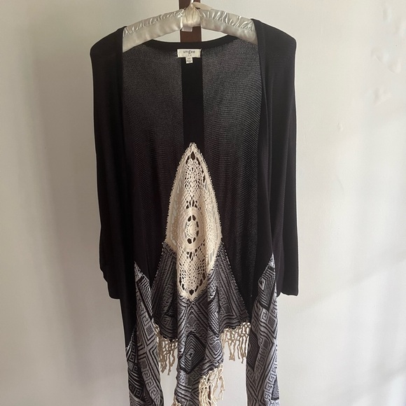 Umgee Black and Cream Geometric Women's Poncho - Picture 3 of 4